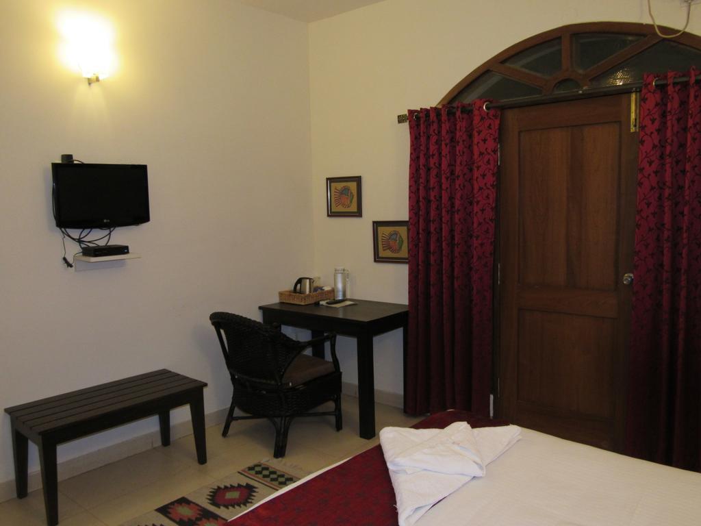 Luxtay Suites Bangalore Zimmer foto