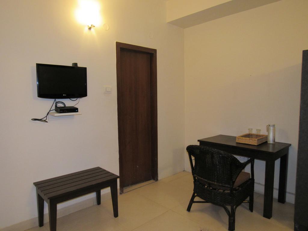 Luxtay Suites Bangalore Exterior foto